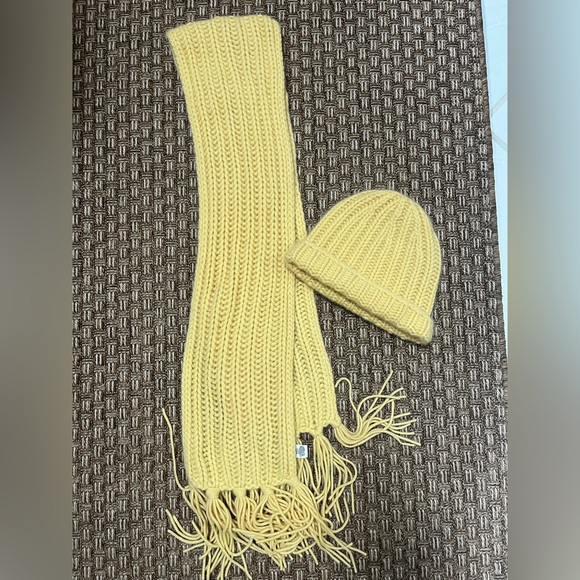 Banana Republic 100% Cashmere Butter Yellow Knot Beanie Hat and Scarf Set NWOT - Picture 1 of 6